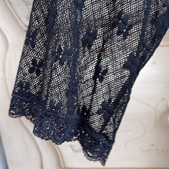 Lace Robe - Picture 10 of 11